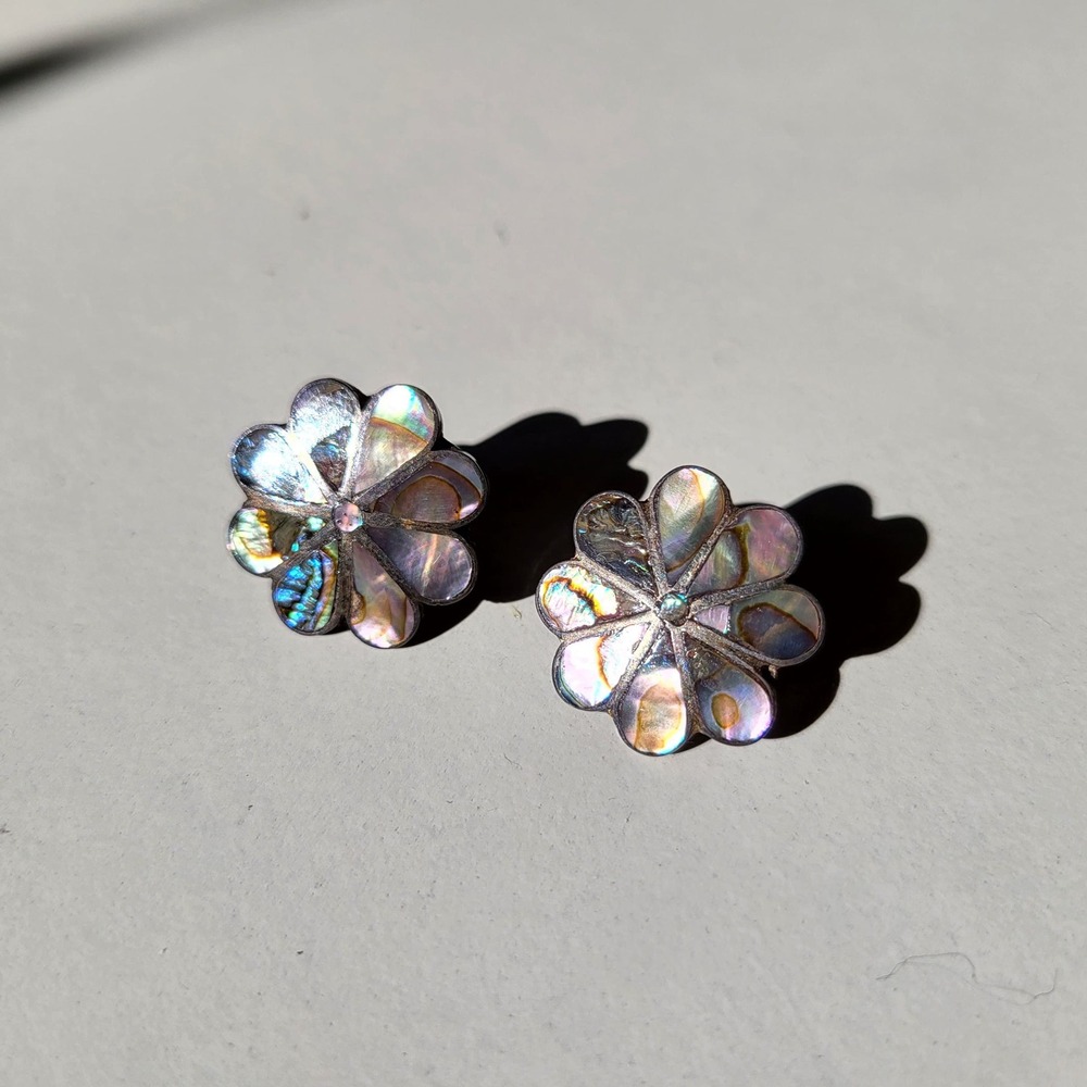 Vintage Alpaca Mexico Abalone Shell Flower Screw Back Earrings Silver MOP - Picture 3 of 6